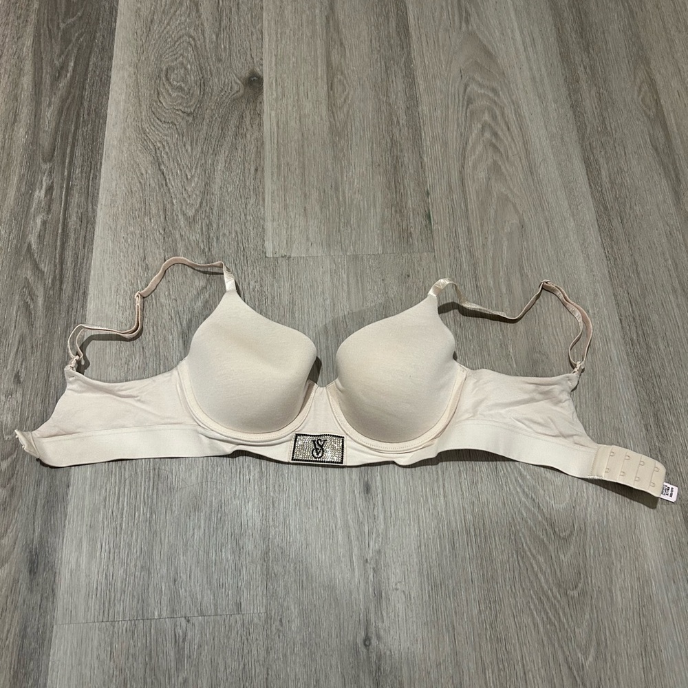Victoria’s Secret Lightly Lined Demi T-Shirt Bra